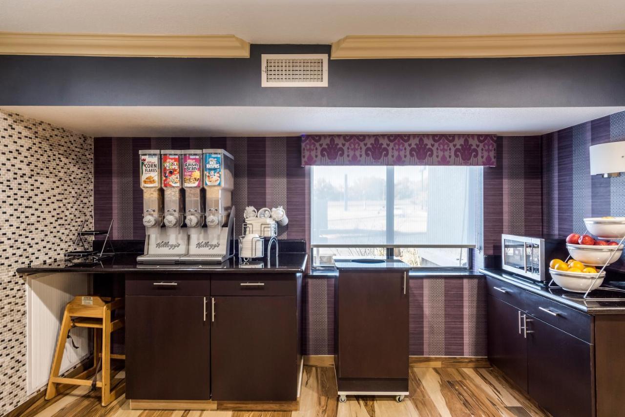 Comfort Inn Midtown Tulsa Bagian luar foto