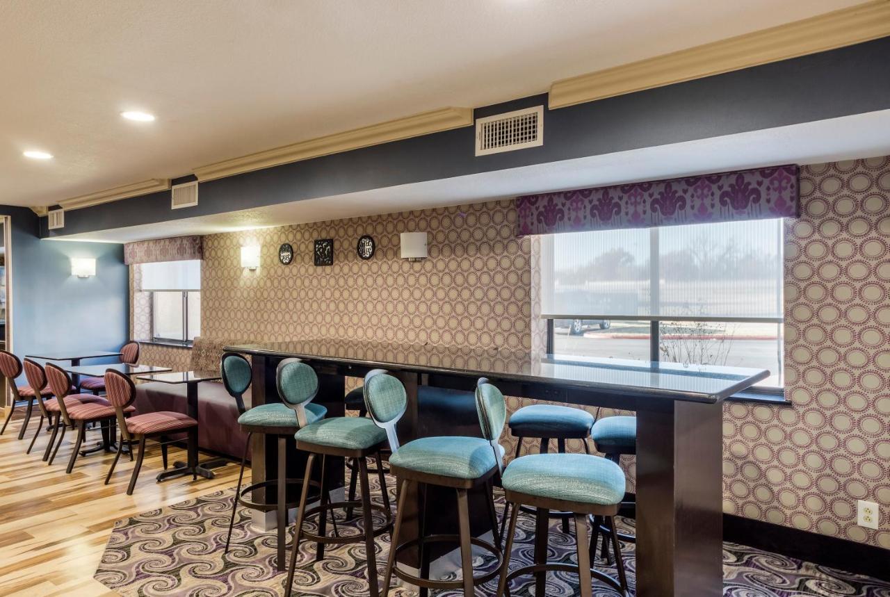 Comfort Inn Midtown Tulsa Bagian luar foto