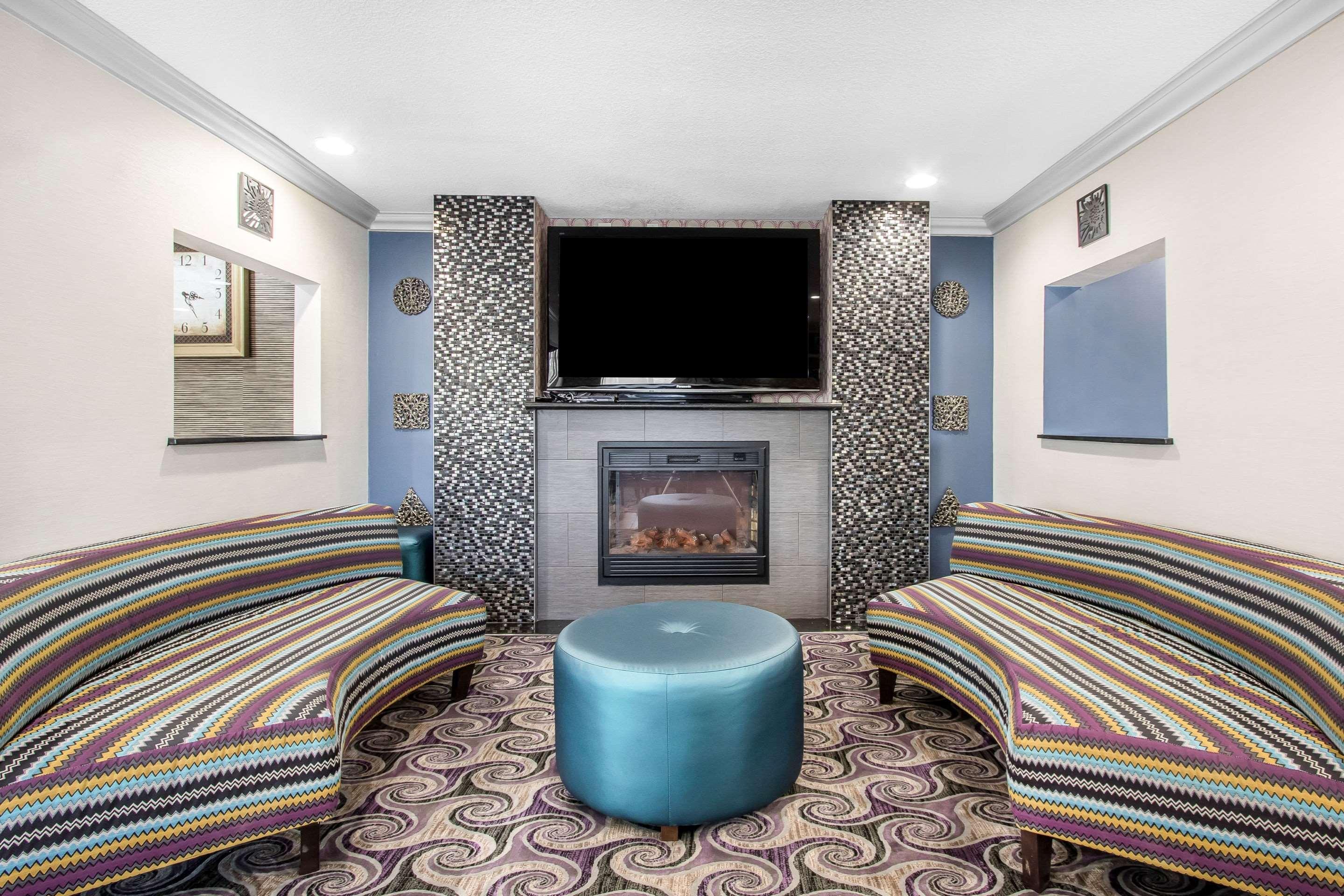 Comfort Inn Midtown Tulsa Bagian luar foto