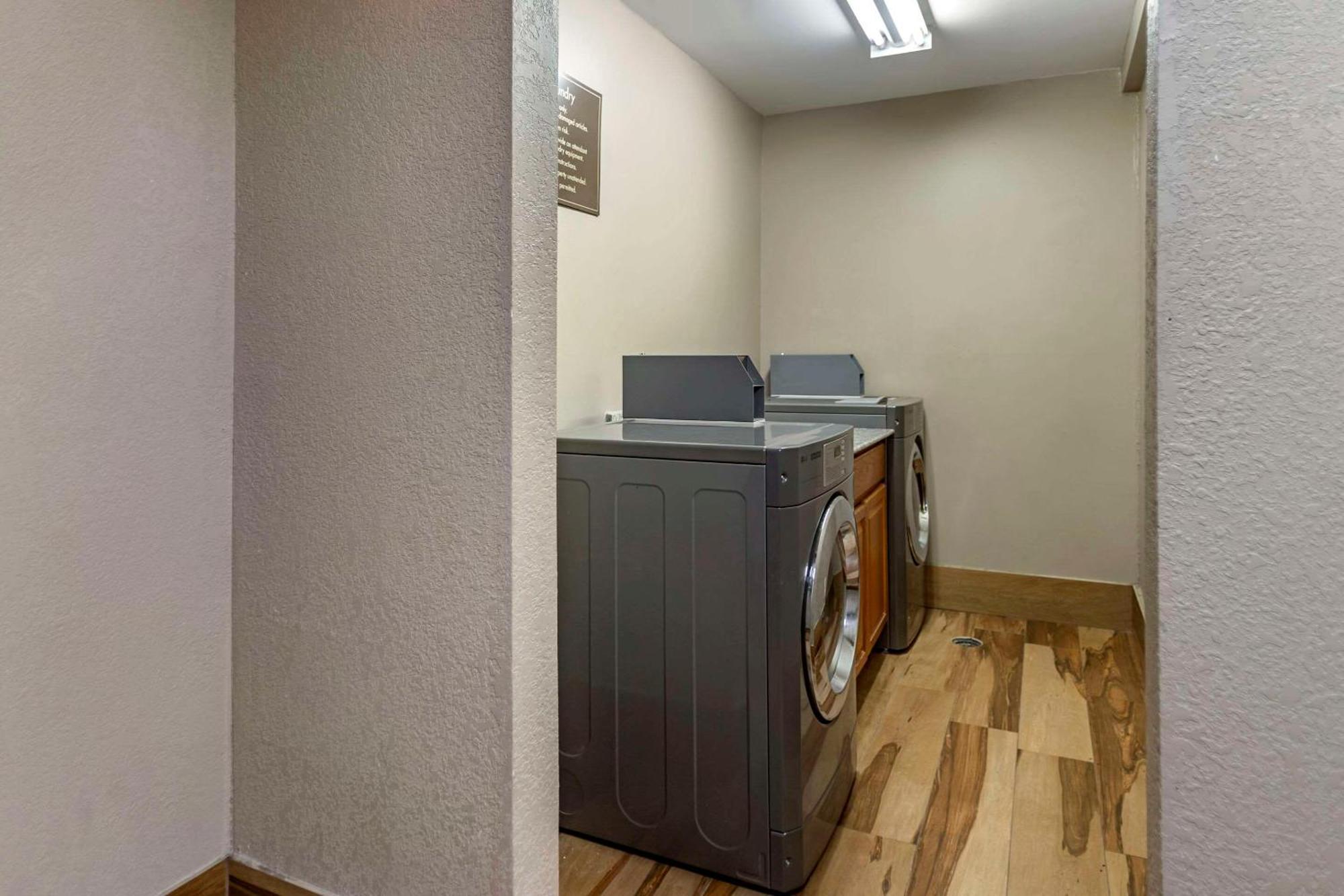 Comfort Inn Midtown Tulsa Bagian luar foto
