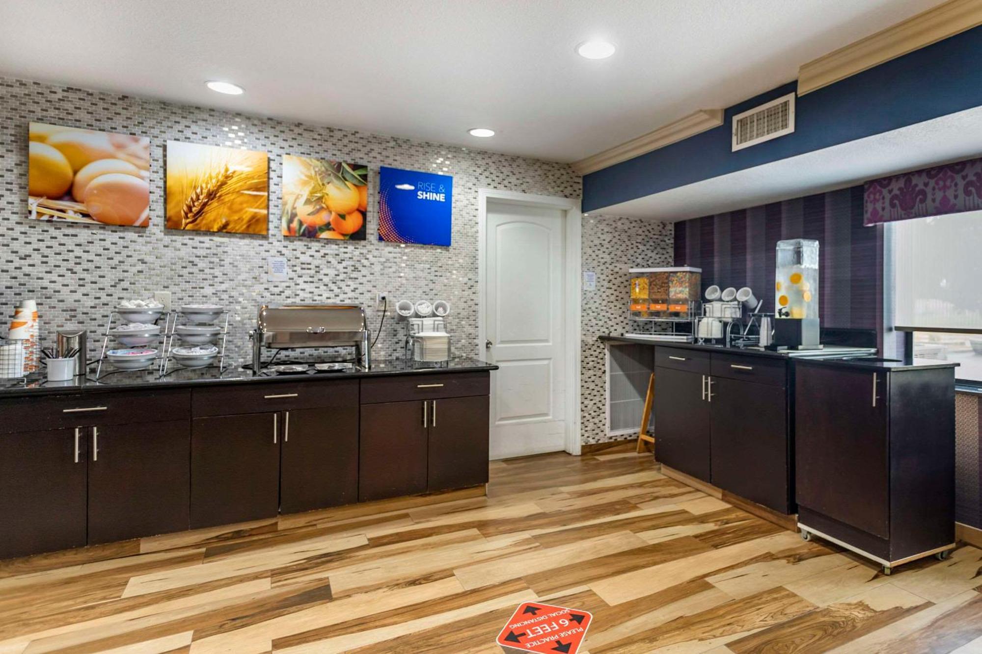 Comfort Inn Midtown Tulsa Bagian luar foto