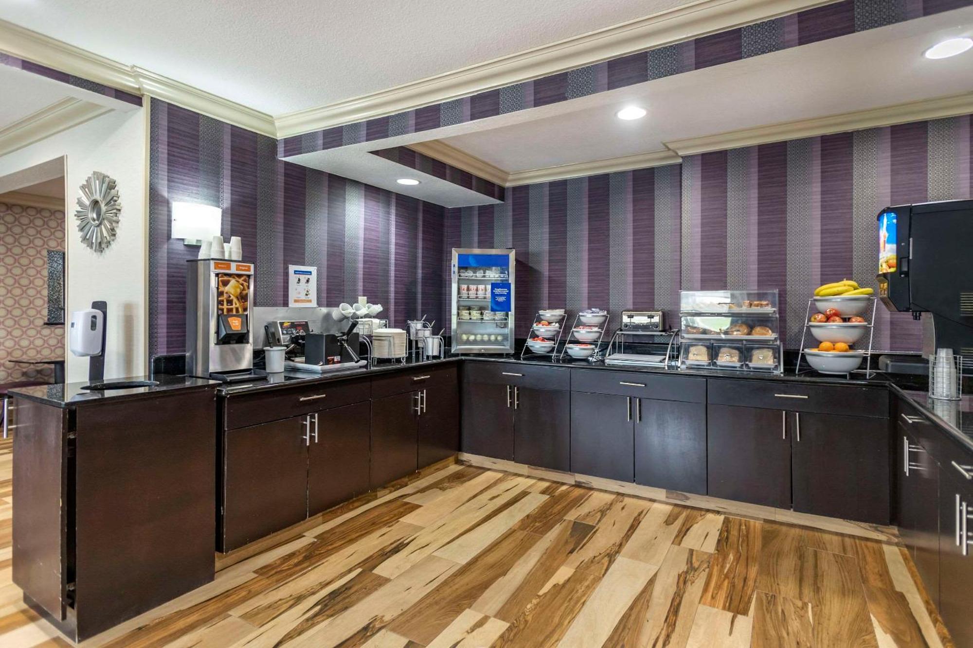 Comfort Inn Midtown Tulsa Bagian luar foto