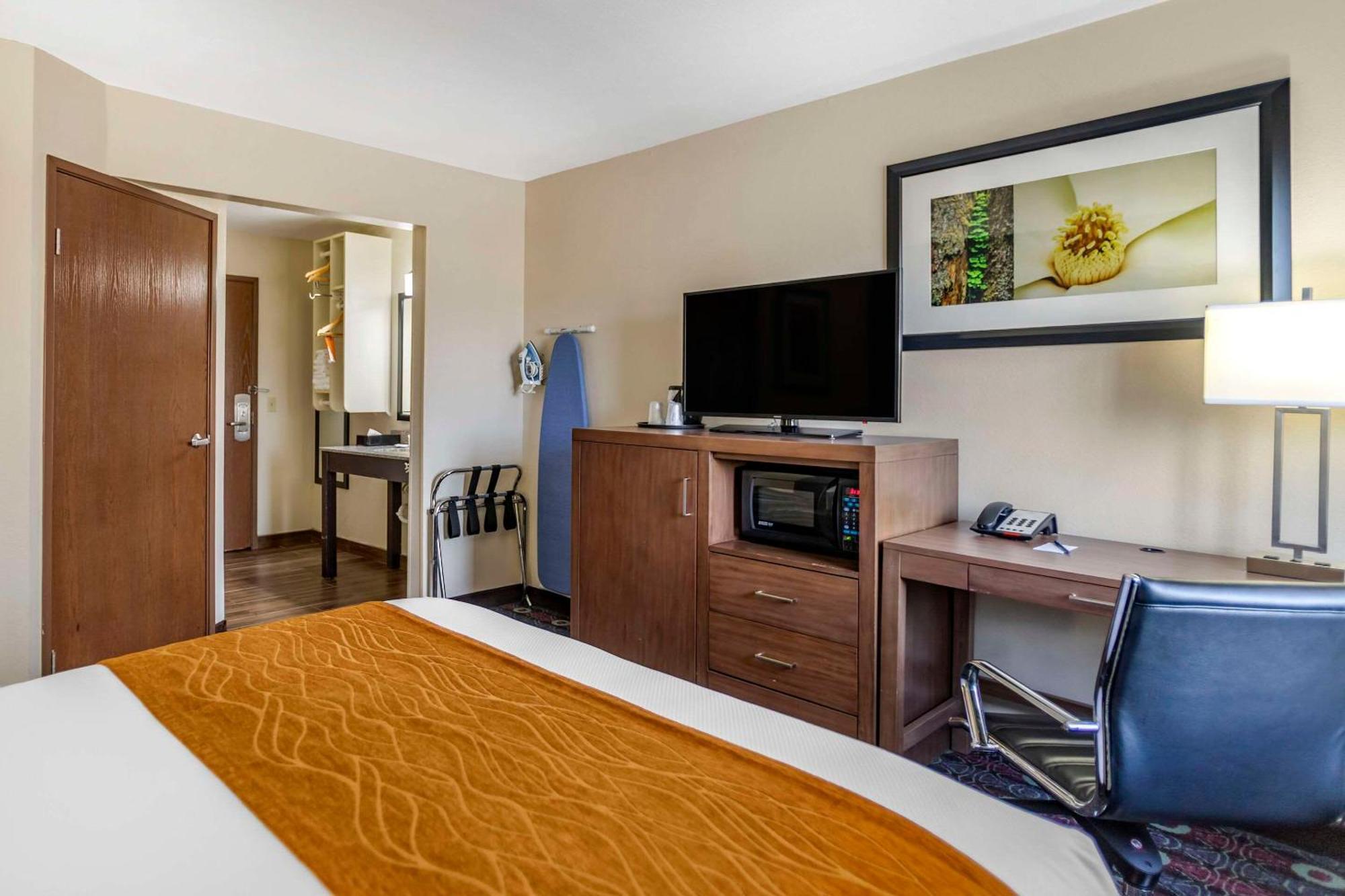 Comfort Inn Midtown Tulsa Bagian luar foto