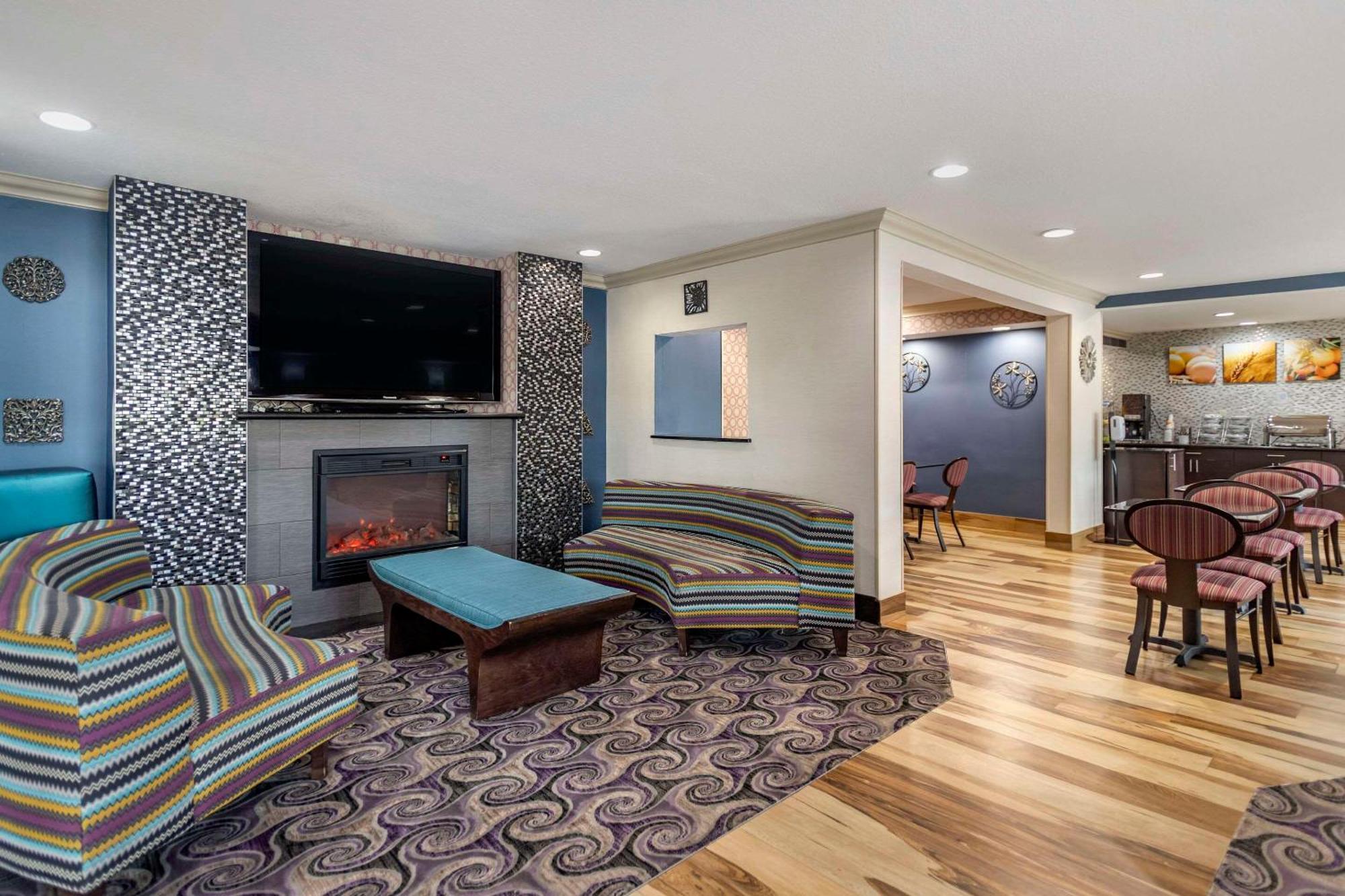 Comfort Inn Midtown Tulsa Bagian luar foto