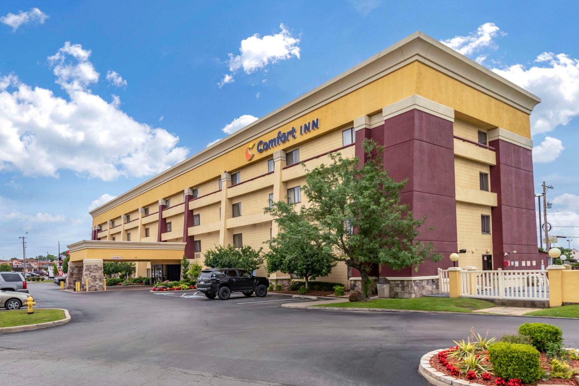 Comfort Inn Midtown Tulsa Bagian luar foto
